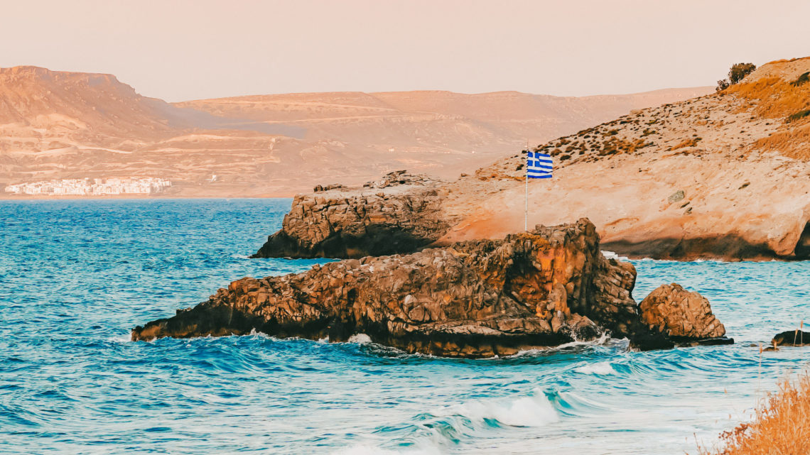 griechische Flagge am Meer